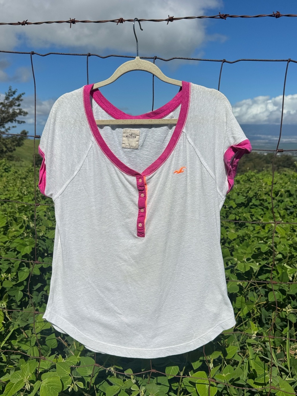 Vintage Y2K Hollister Henley pink white short sleeve tee shirt large